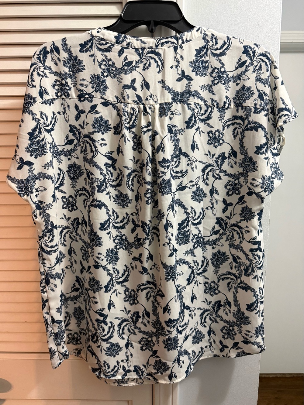 Banana Republic Blouse - Picture 3 of 3